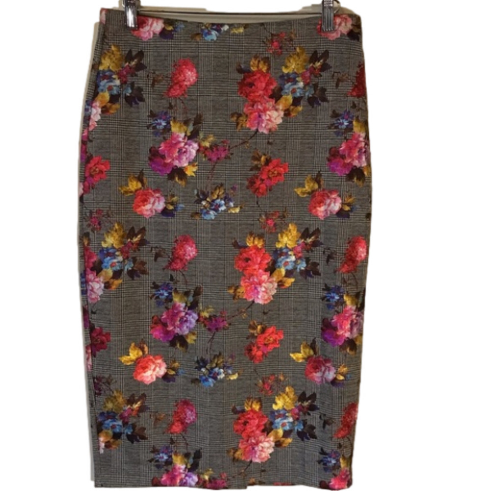 WOMEN’S plaid and floral ECI mid length skirt. Size small.